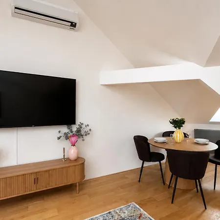 Apartment The Havel Rooftop With Ac Prague